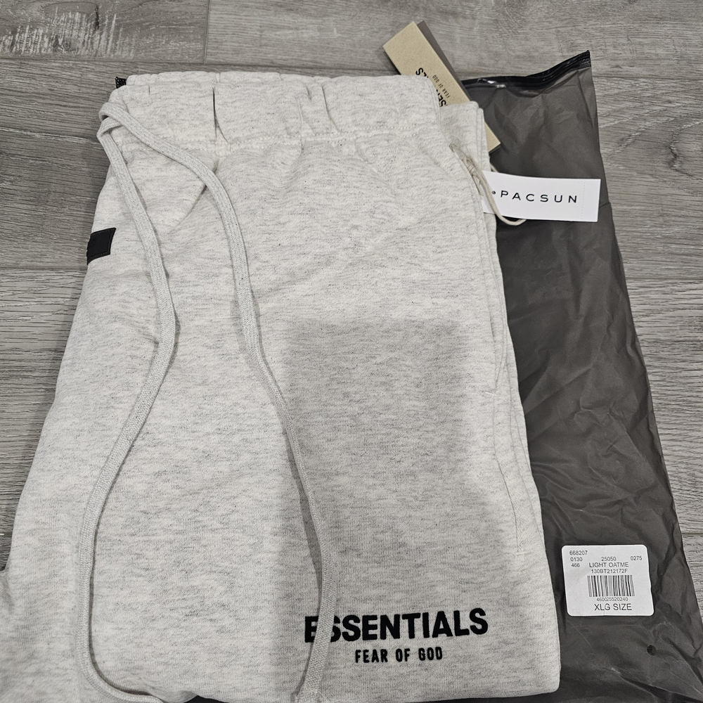 Essentials Fear of God Sweatpants in Light Gray